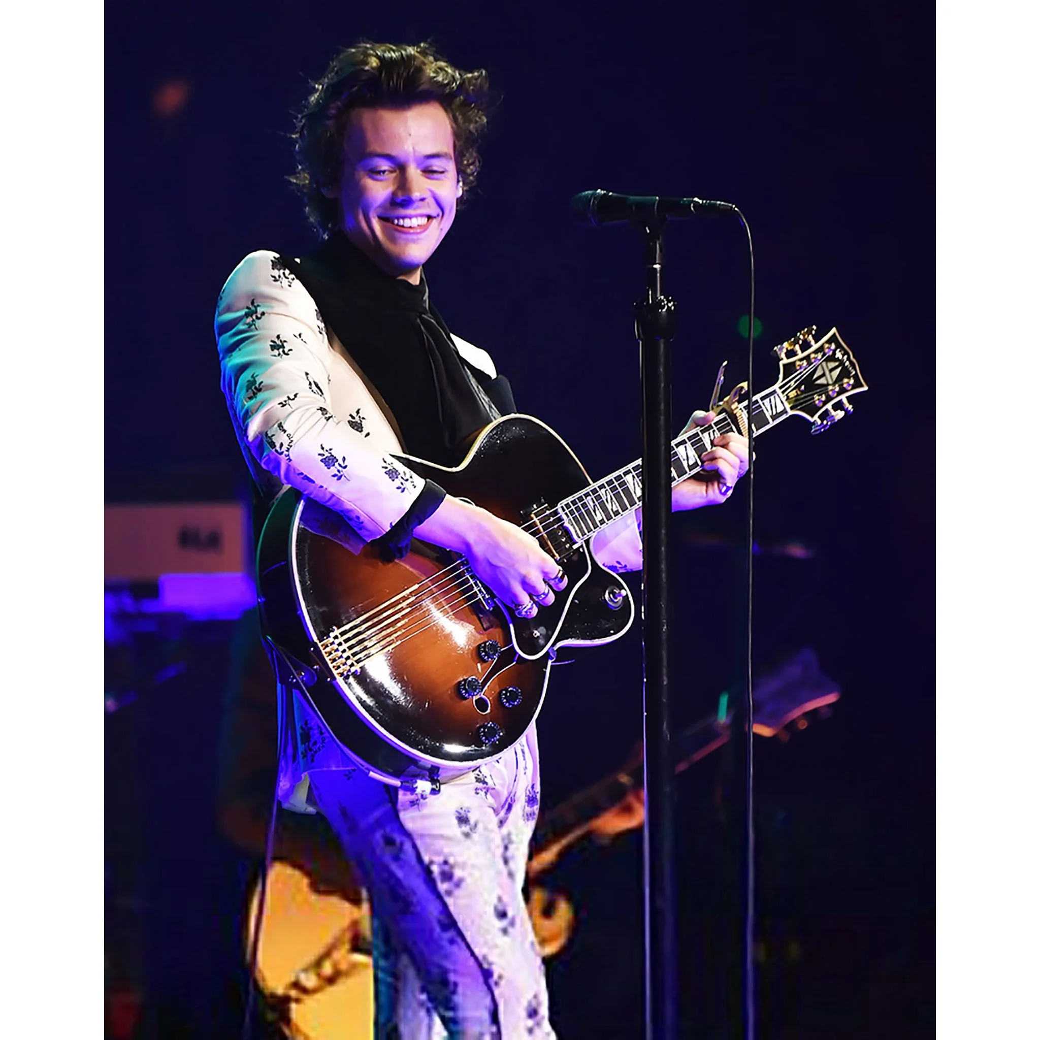 Harry Styles Plays Guitar | Diamond Painting - Image 2